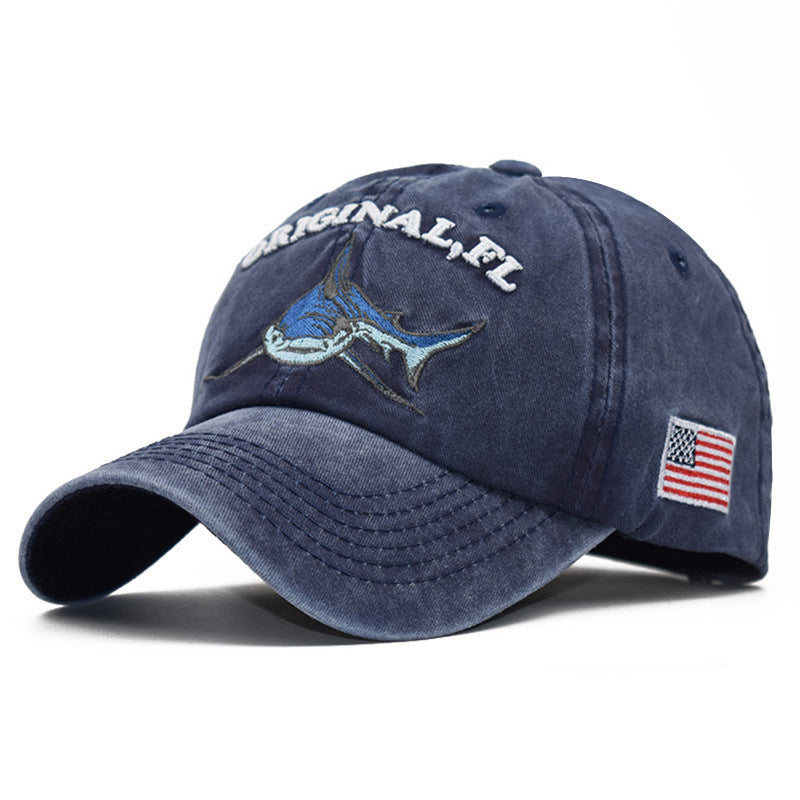 Gorra de béisbol con bordado de tiburón