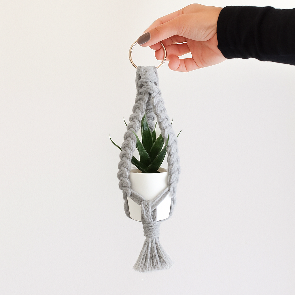 Cesta colgante tejida a mano para plantas