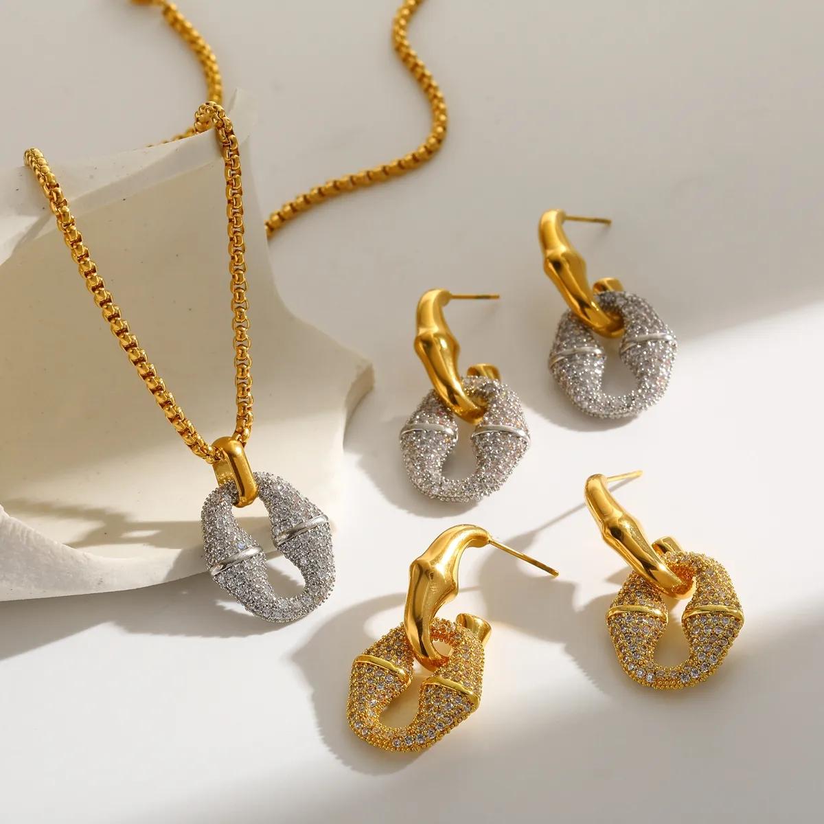 Juego pendientes y collar Plateado