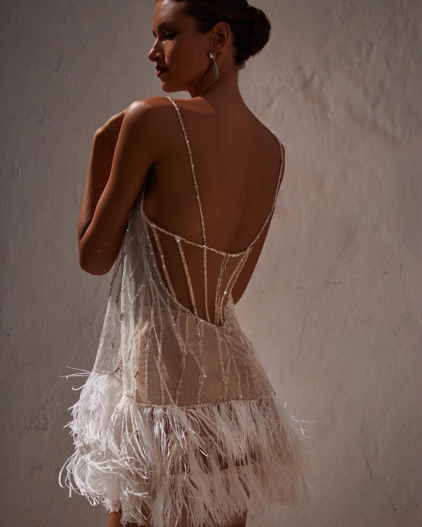 Vestido de Fiesta Blanco con Flecos Escalonados y Falda sin Espalda - nexbuy.com.mx