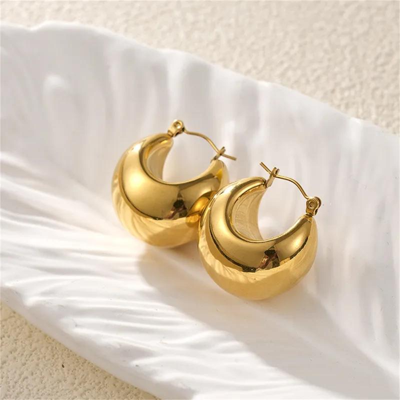 Aretes estilo clásico dorados
