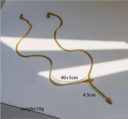 Collar de cabeza de serpiente dorada