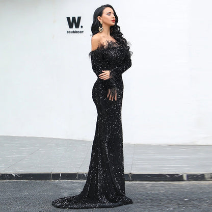 Vestido de Noche Largo Negro con Lentejuelas y Hombros Descubiertos