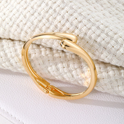Pulsera exagerada de metal con superficie brillante para mujer - nexbuy.com.mx