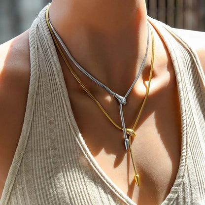 Collar de cabeza de serpiente color acero