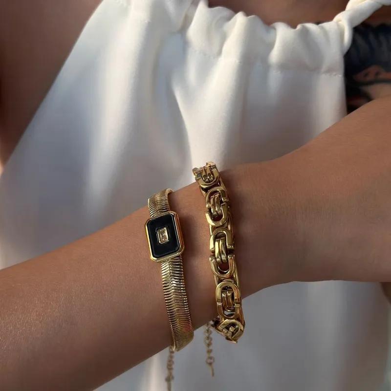 Brazalete elegante negro