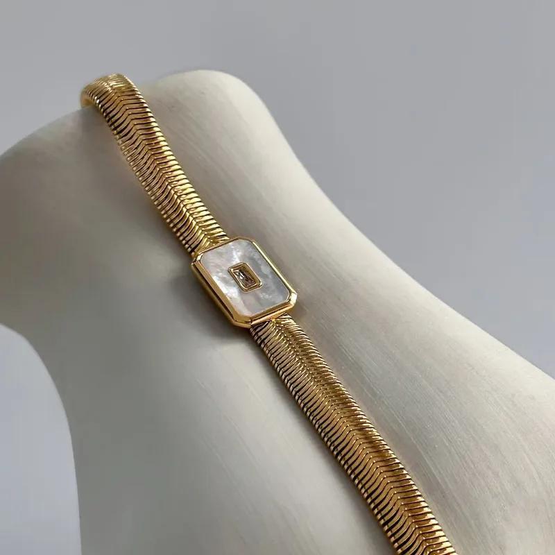 Brazalete elegante blanco
