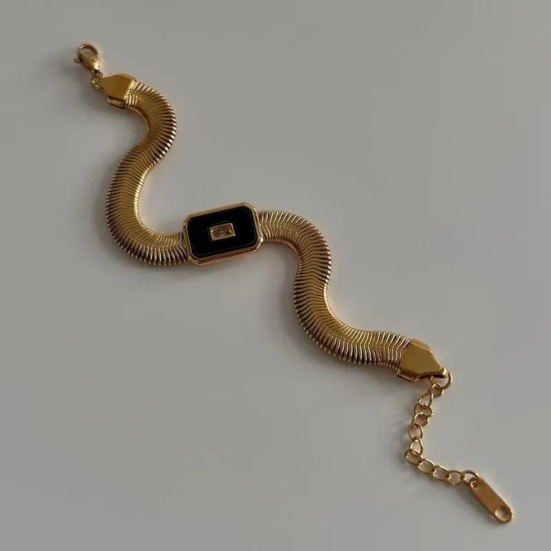 Brazalete elegante negro