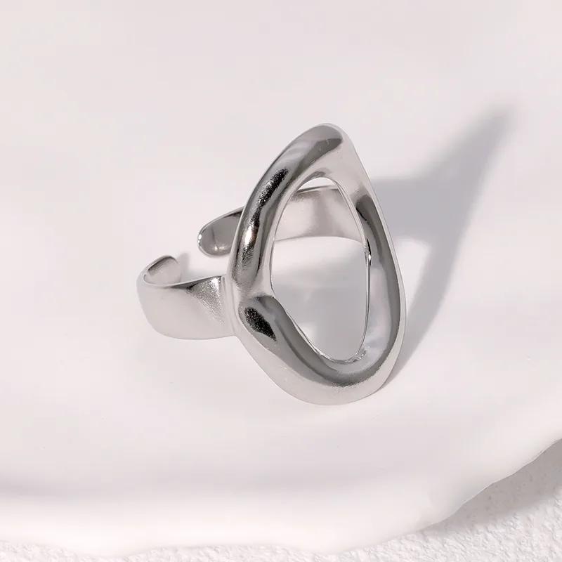 Anillo ajustable estilo moderno plateado
